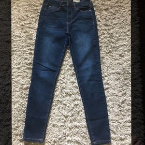 Aeropostale blue high waisted jeans 👖.